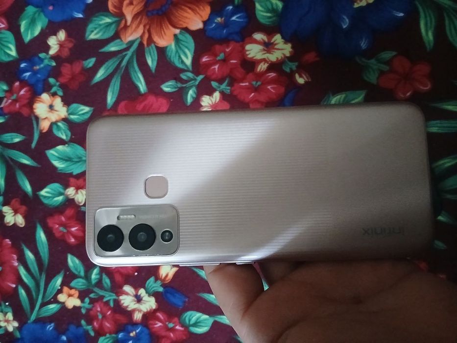 Infinix hot 12 play sotiladi 64 xotira