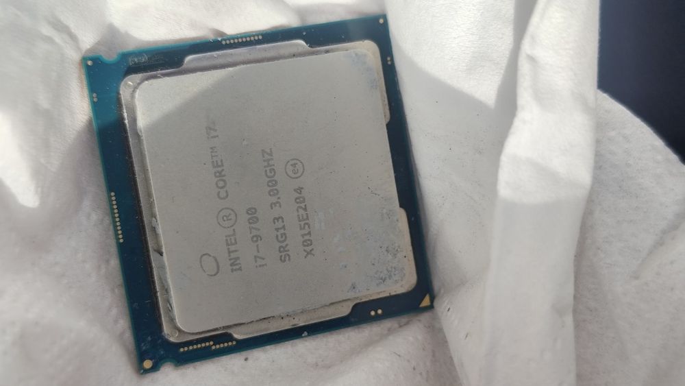 Intel I7 9700 процесор работещ