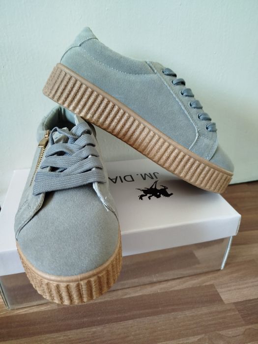 Дамски маратонки и обувки с ток