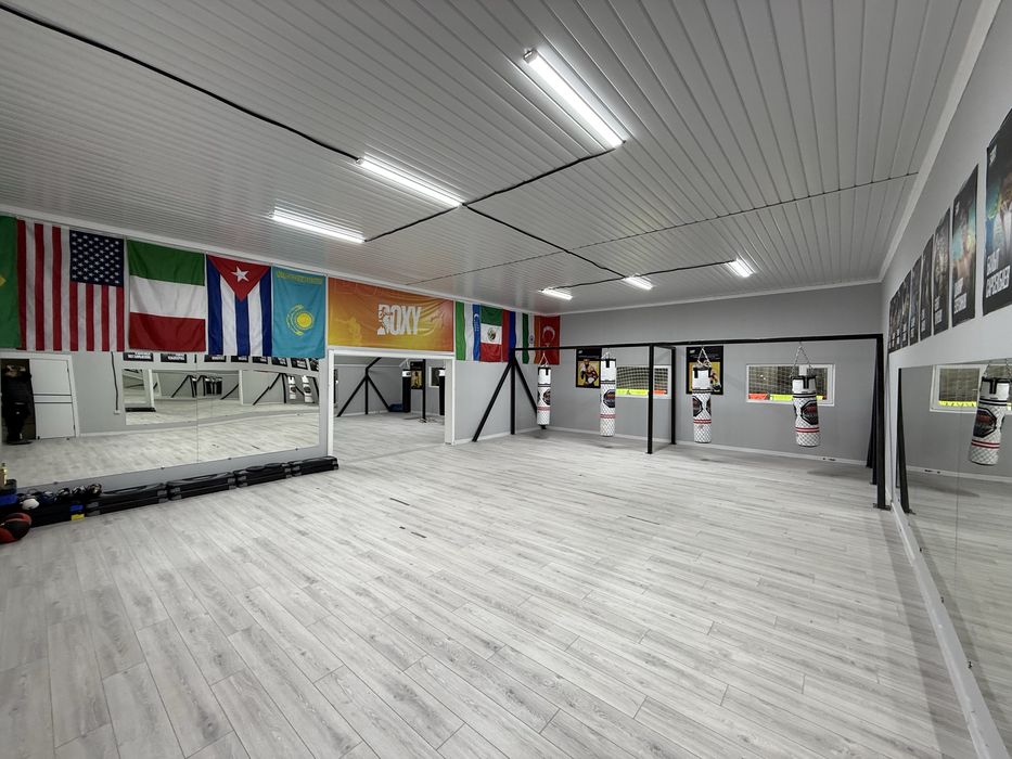 Сдается в аренду просторный зал 180 м²