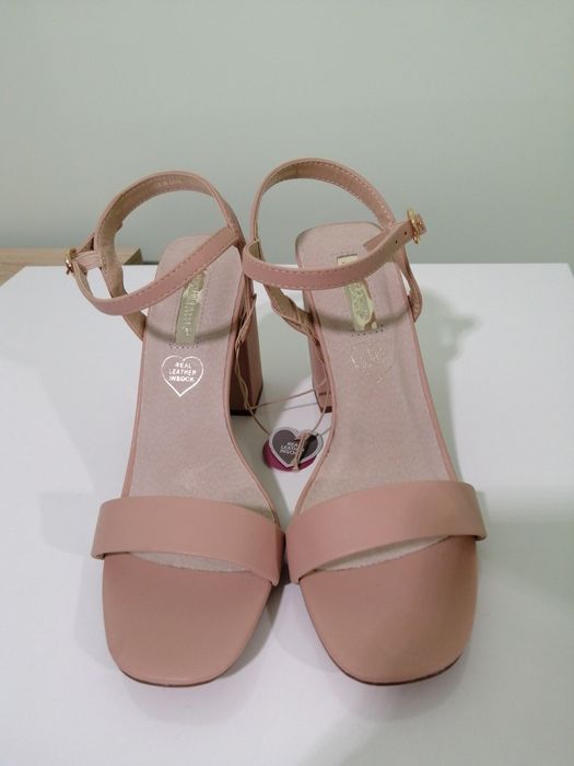 Сандали цвят черен и телесен