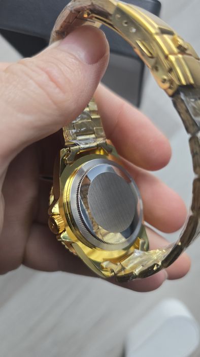 Rolex Submariner Date
Indicii vizi