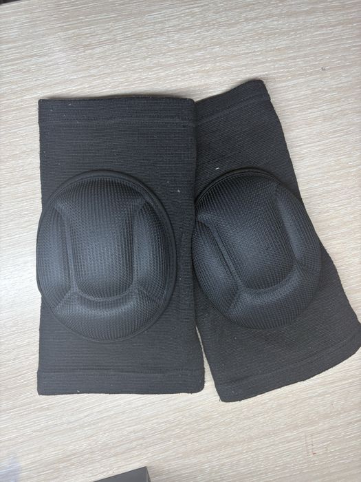 Наколенникм асикс