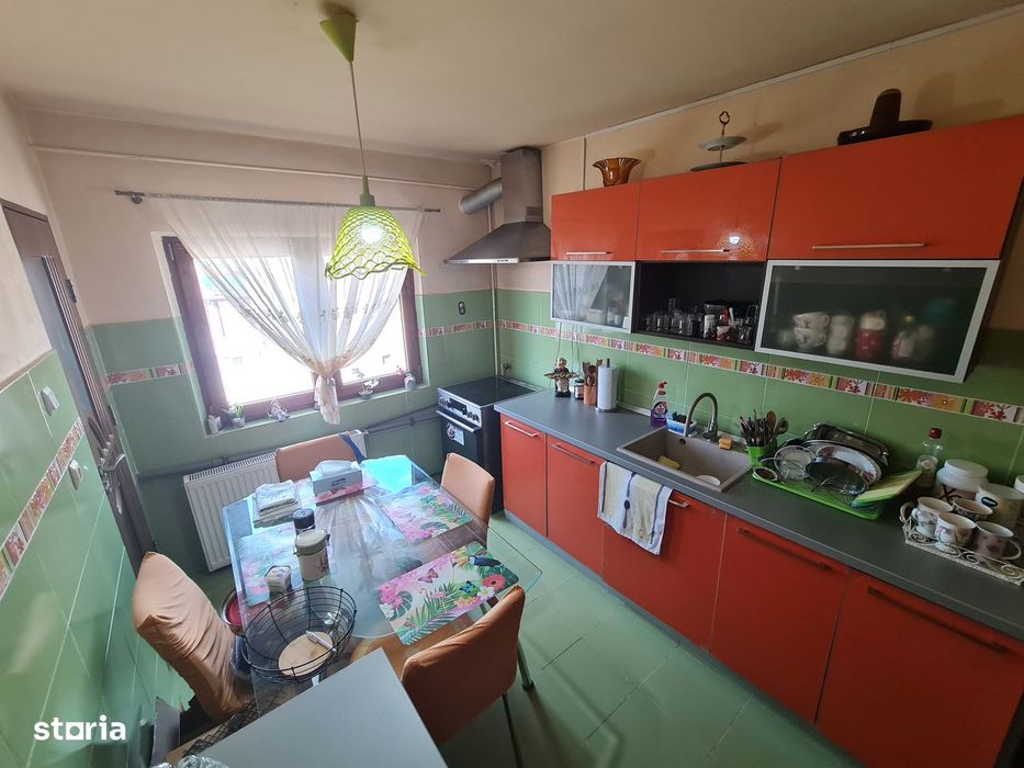 Vand apartament 5 camere Micalaca Str Abrud,2b.Decomandat,Spatios100mp