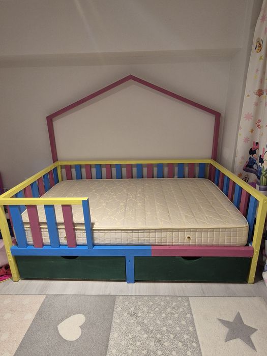 Vând pat tip căsuța