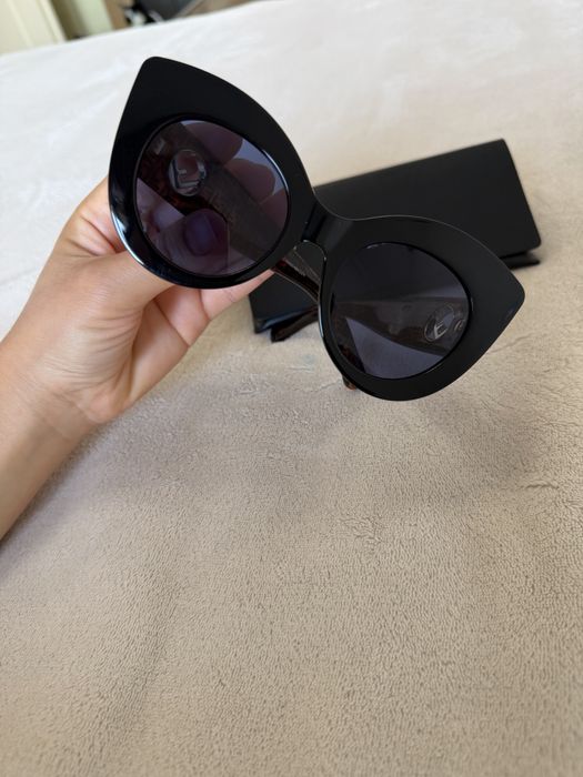 Vand ochelari de soare Fendi cu certificat de autenticitate