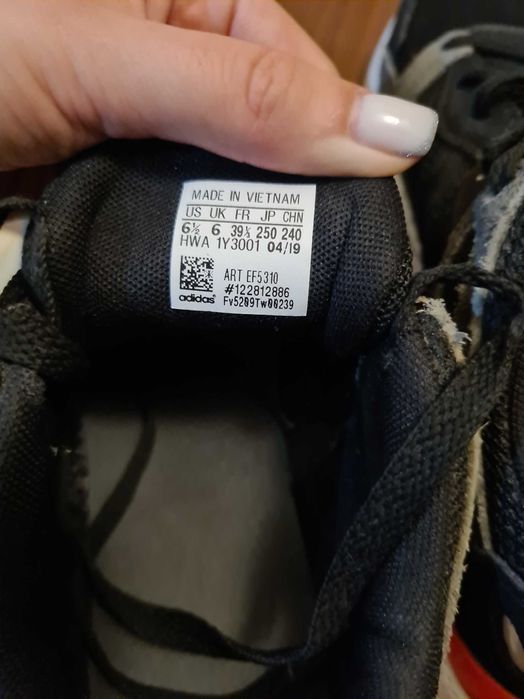 Adidasi adidas,negri