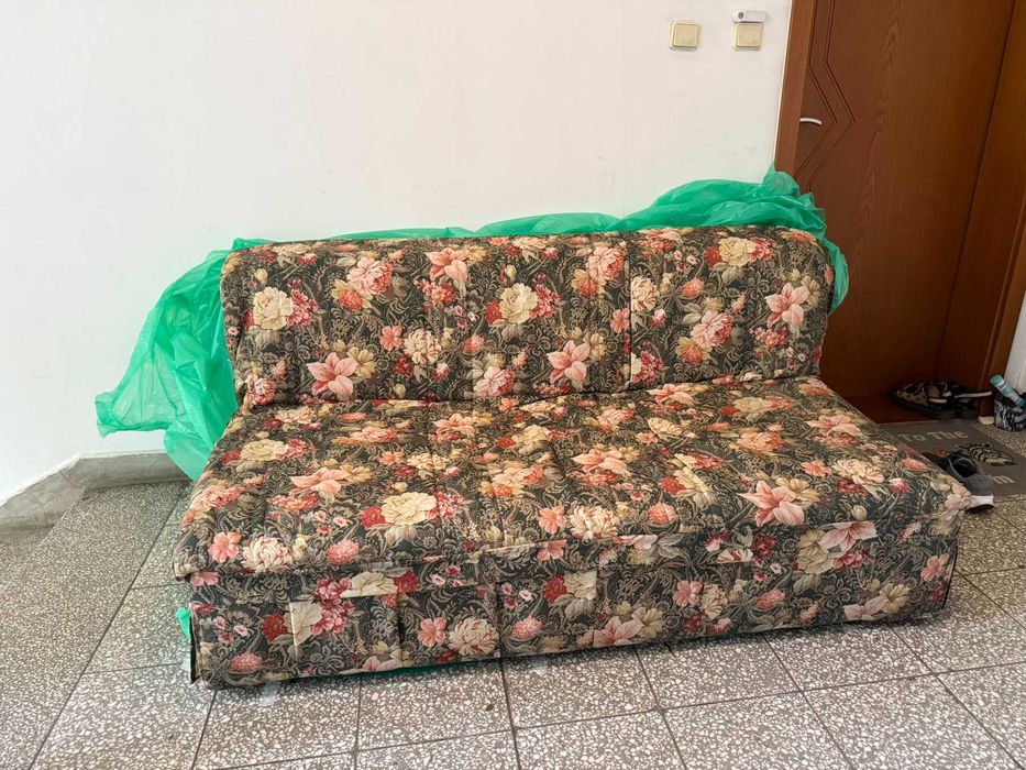 Разтегателен диван