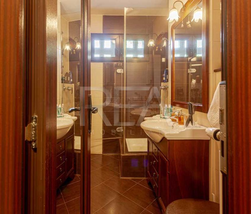 PROPRIETAR vand apartament 3 camere 4/4 sector 4