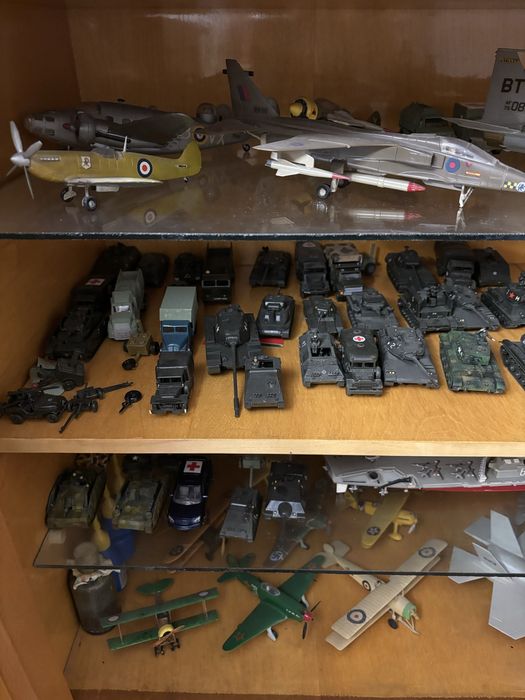 Machete tancuri avioane masini