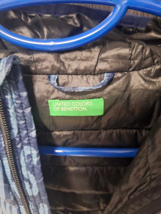 Geaca de primavara Benetton marimea 104cm.
