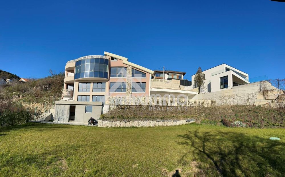 Продава се Къща в Варна, м-т Акчелар - 430 кв.м за 1745 €/кв.м - Снимка #2