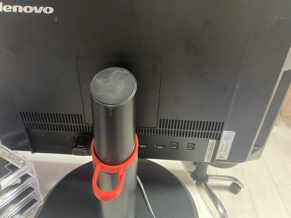 Lenovo компютър с тъч скрийн екран