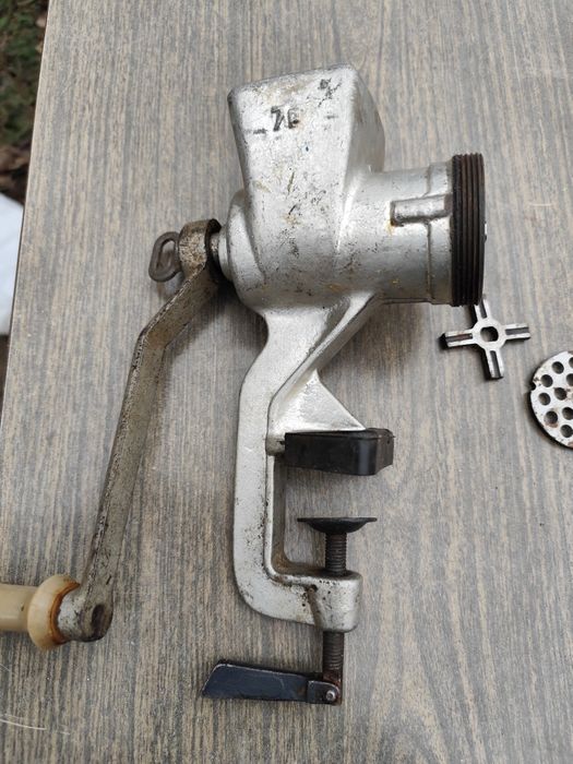 Mașina tocat  cutit dublu /cruce