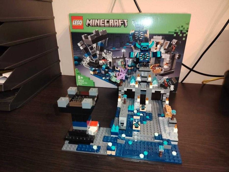 LEGO Minecraft 21246 Batalia intunericul adanc