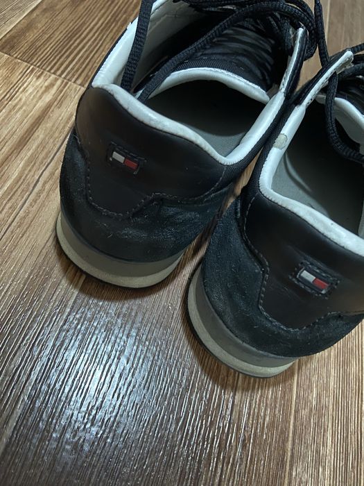 Продам кроссовки Tommy Hilfiger