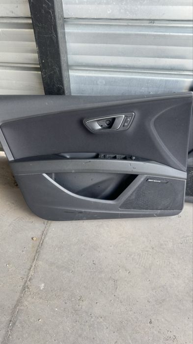 Кори за врати на кола