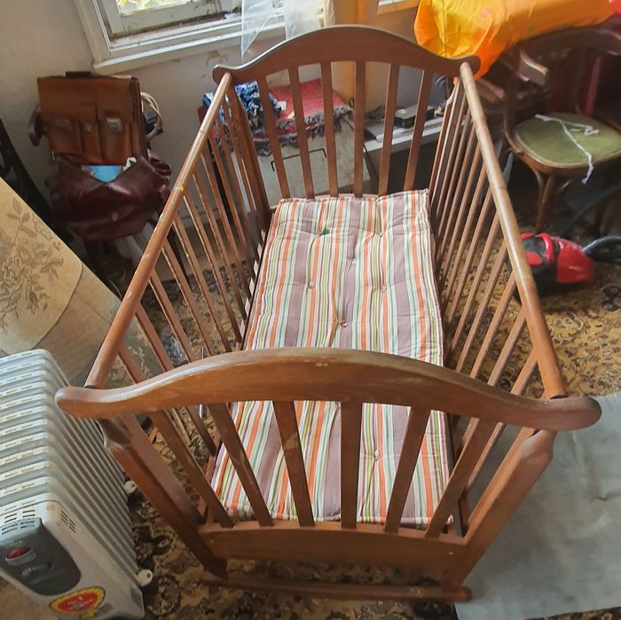 Детско креватче, кошара люлка от масивно дърво