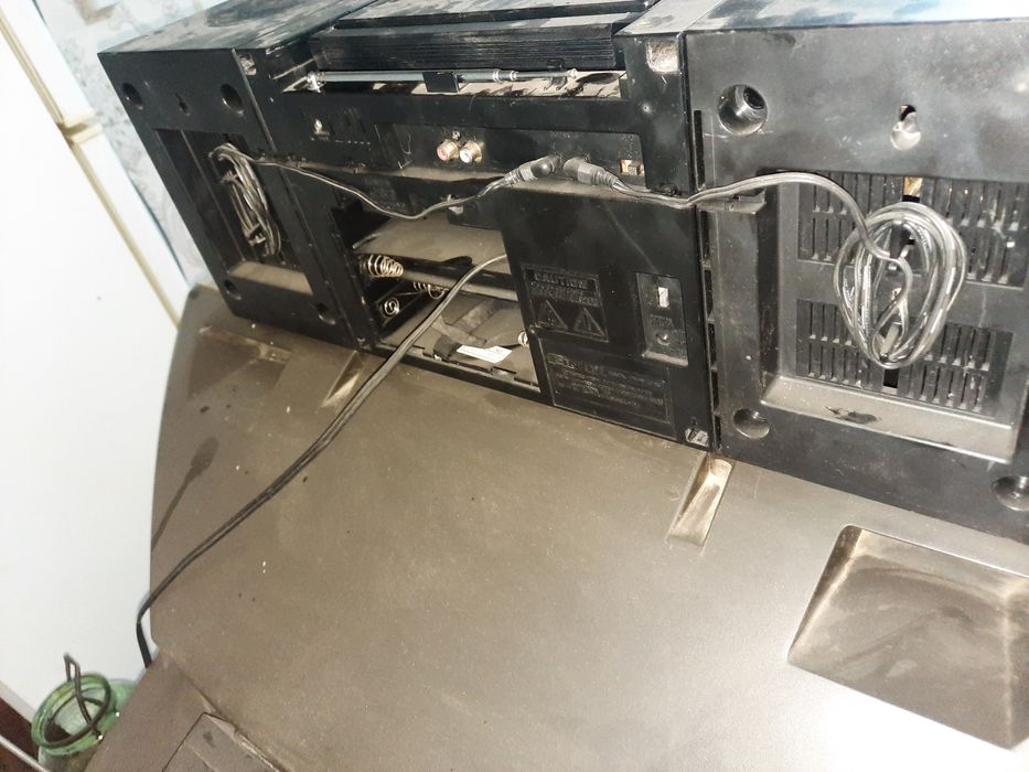 Магнитофон в хорошем состоянии, олган одам хазатиб ишлатади