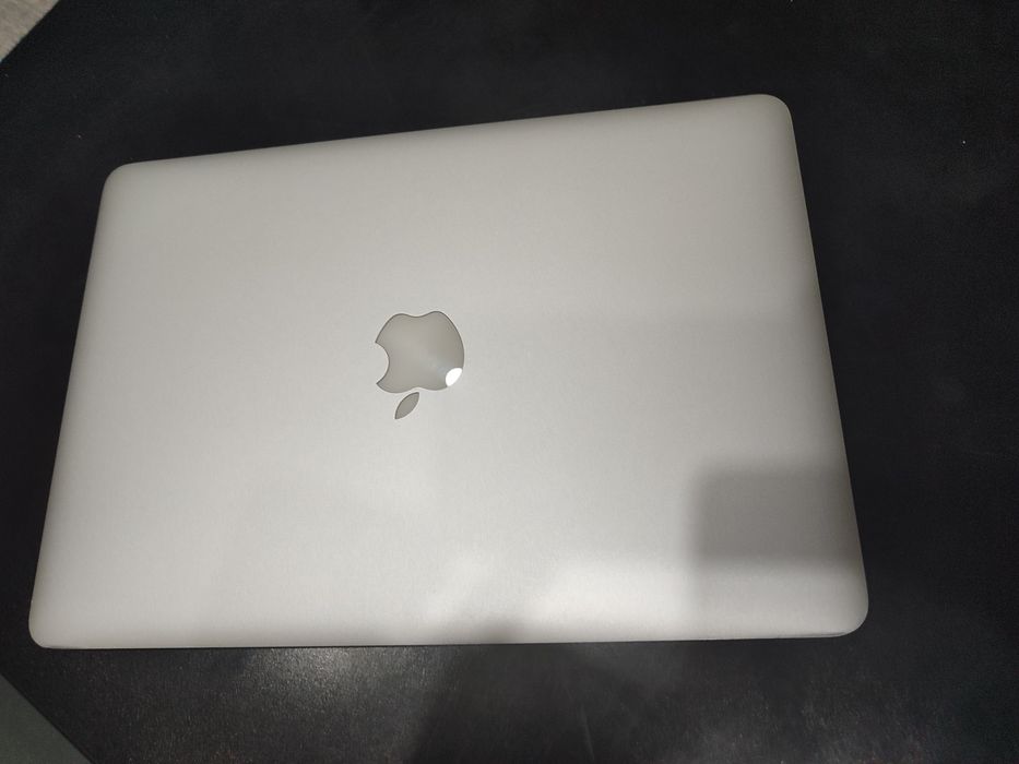 Продам Macbook air 13-inch i5 4gb ssd128