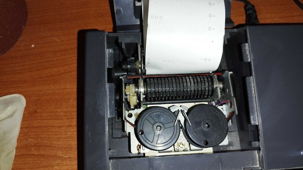 Triumph-Adler AG D -8600 Печатащ настолен калкулатор с лента