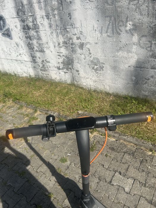 Vând trotineta ninebot segway e2 pro