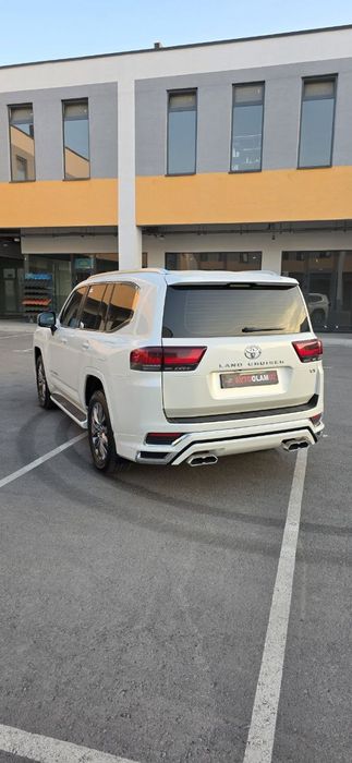 Land Cruiser 300 новая машина