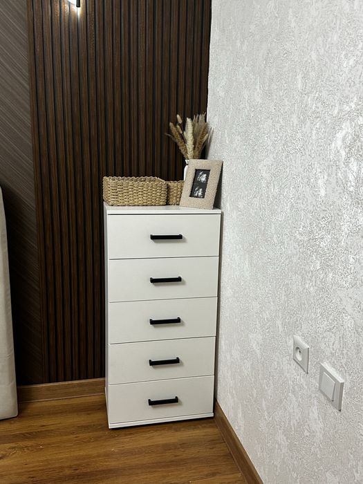 Продам комод , белый , компактный