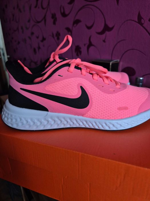 Дамски маратонки  Nike Revolutiоn 5