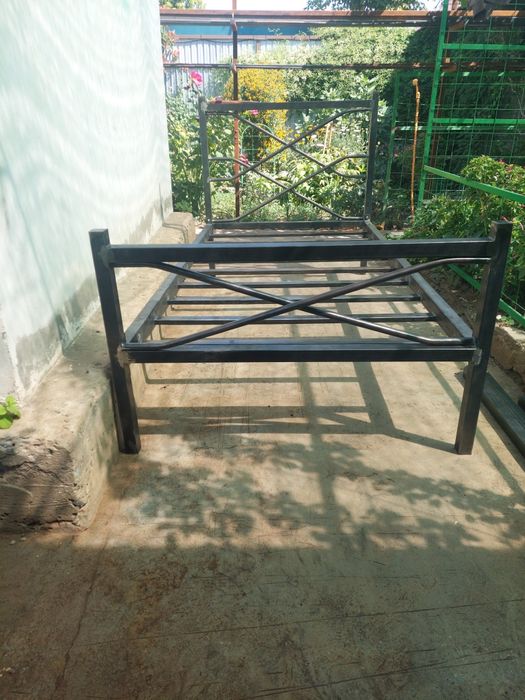 Кровать металическая