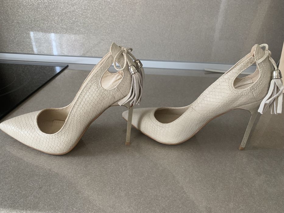 Дамски обувки 2 броя и дамски боти 2 броя