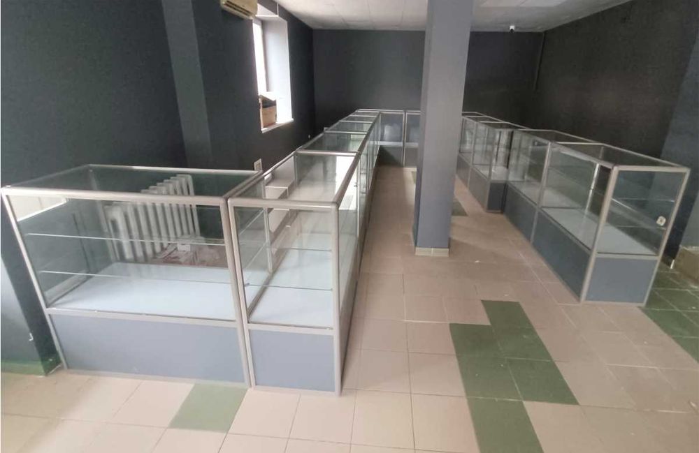 Oynalik prilavkalari savdo uskunalari vitrinalar stellajlar витрина