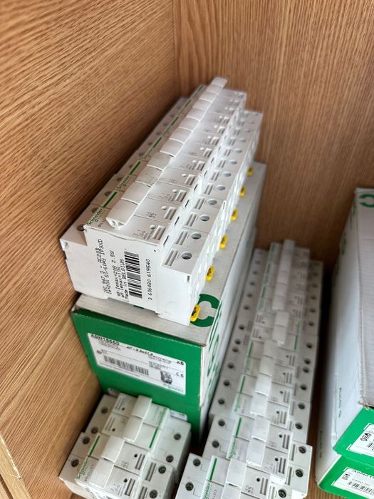 Separator A9N15650 - Schneider Electric