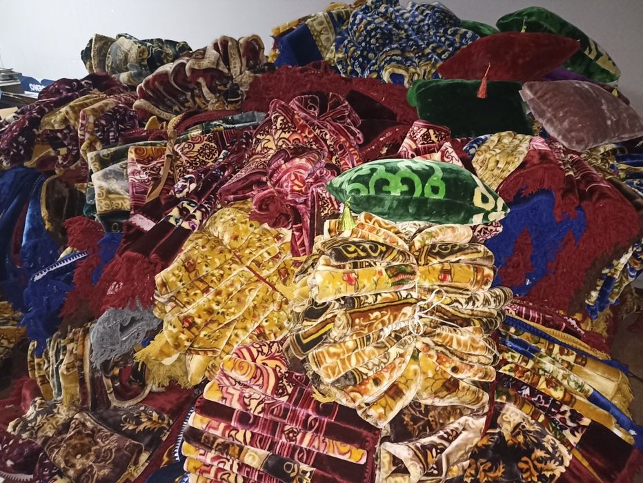 Joy Nomozlar, Londonni firmasidan