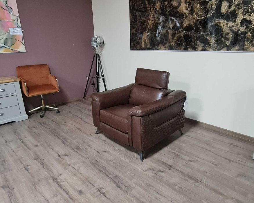 Кафяв кожен фотьойл с подвижна облегалка