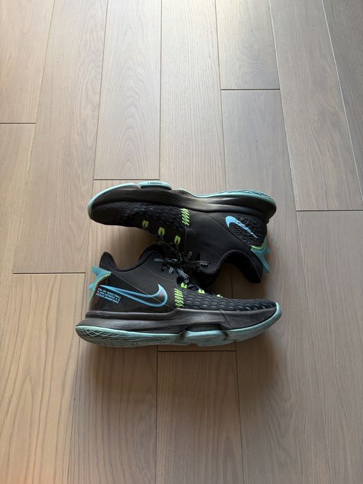Nike LeBron Witness 5