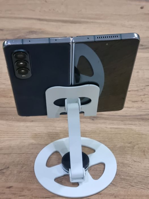 Продается Samsung Fold 4 в отличном состоянии