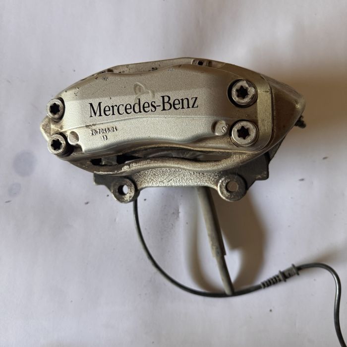 Преден десен спирачен апарат Brembo за Mercedes W211