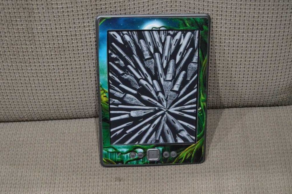 E-reader Amazon Kindle 4th gen (Model D01100) cu 110 carti romana