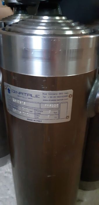 Cilindri de basculare fabricatie Italia 7 T , 9 T, 11 T .