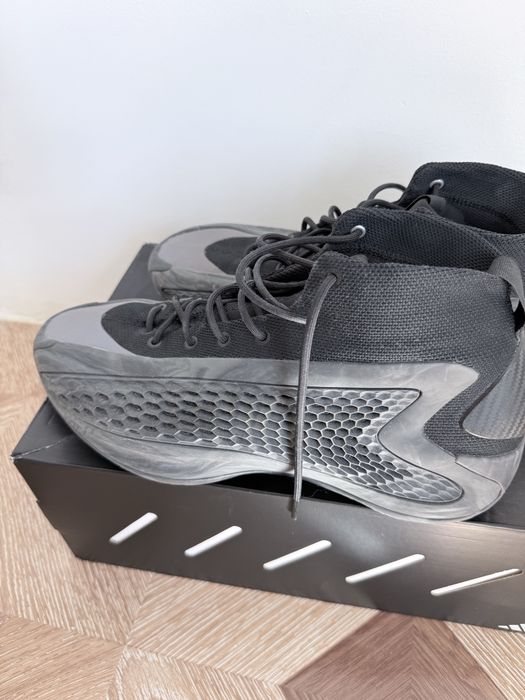 Продам баскетбольные кроссовки Adidas AE1