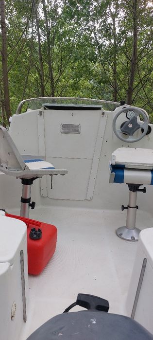 Barcă cu motor Quiksilver 420