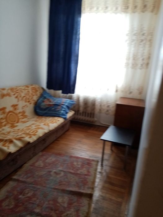 Închiriez apartament cu 3 camere