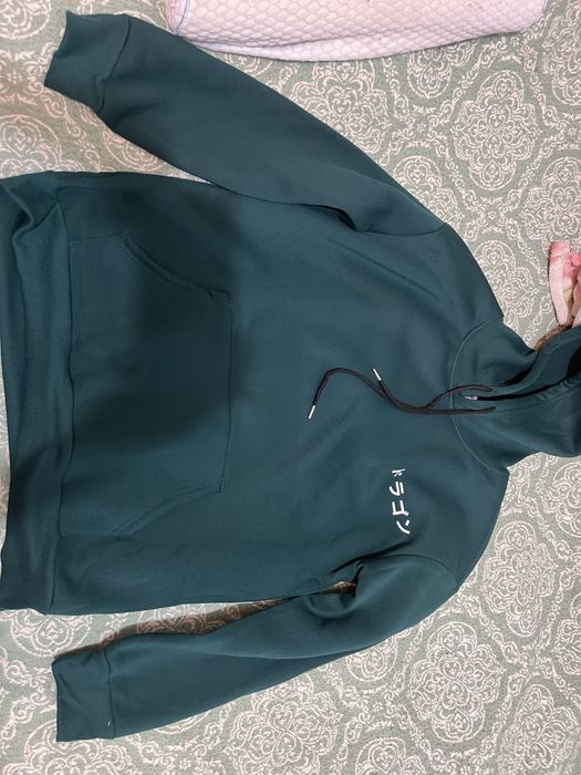 Толстовка зеленая новая