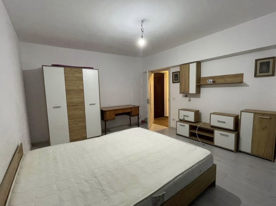 garsoniera roman de inchiriat