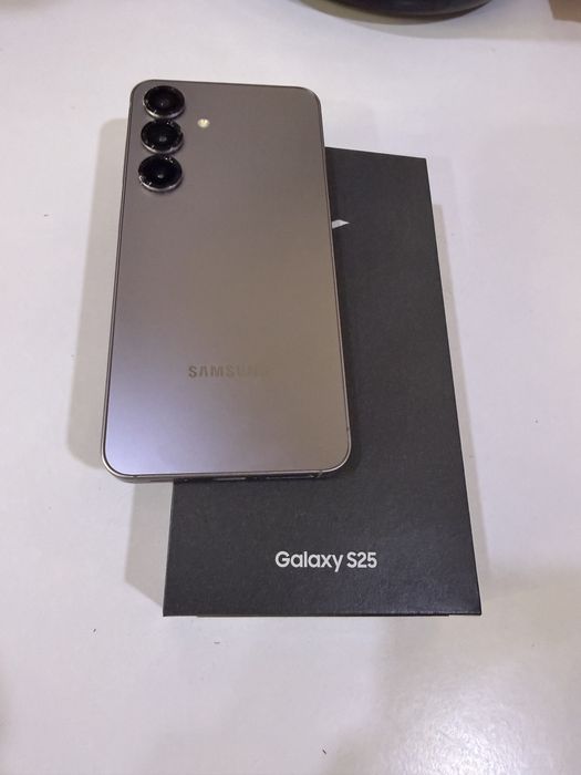Samsung S25/256gb silver