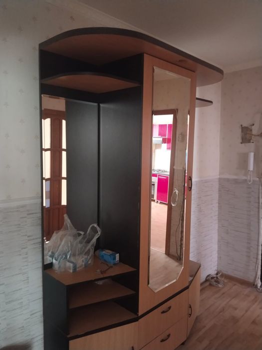 Продается шкаф для прихожей