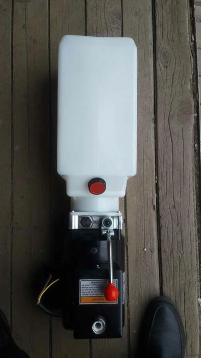 Двигатель маслянный  для авто-подъемника 220/380