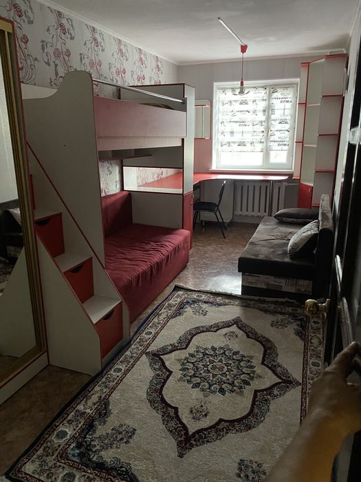 Продам 3 х ком кв 2 эт центр