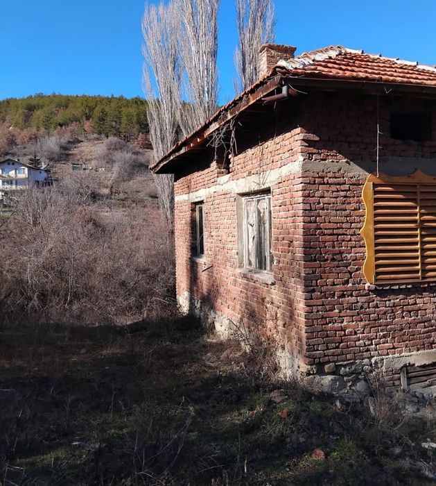 Продава къща в с.Грамаде общ Дупница
